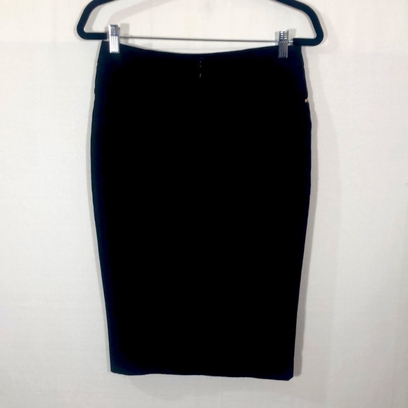 𝅺H &M black pencil skirt, size 8, like new! - Picture 2 of 6